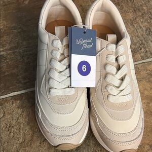 Universal Thread Women's Cream Sneakers